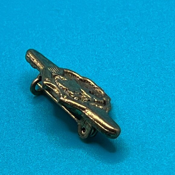 Antique Lion Crest Brooch Gold Tone Pin with C Clasp‎ - Picture 7 of 8